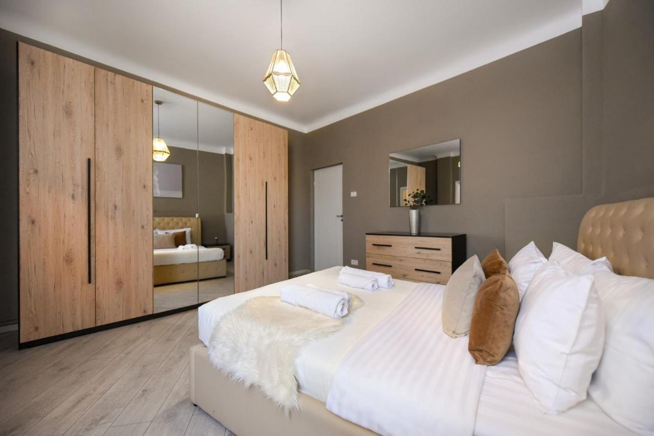 Discover Comfort: Charming & Spacious Apartment In The Old Town Бухарест Экстерьер фото
