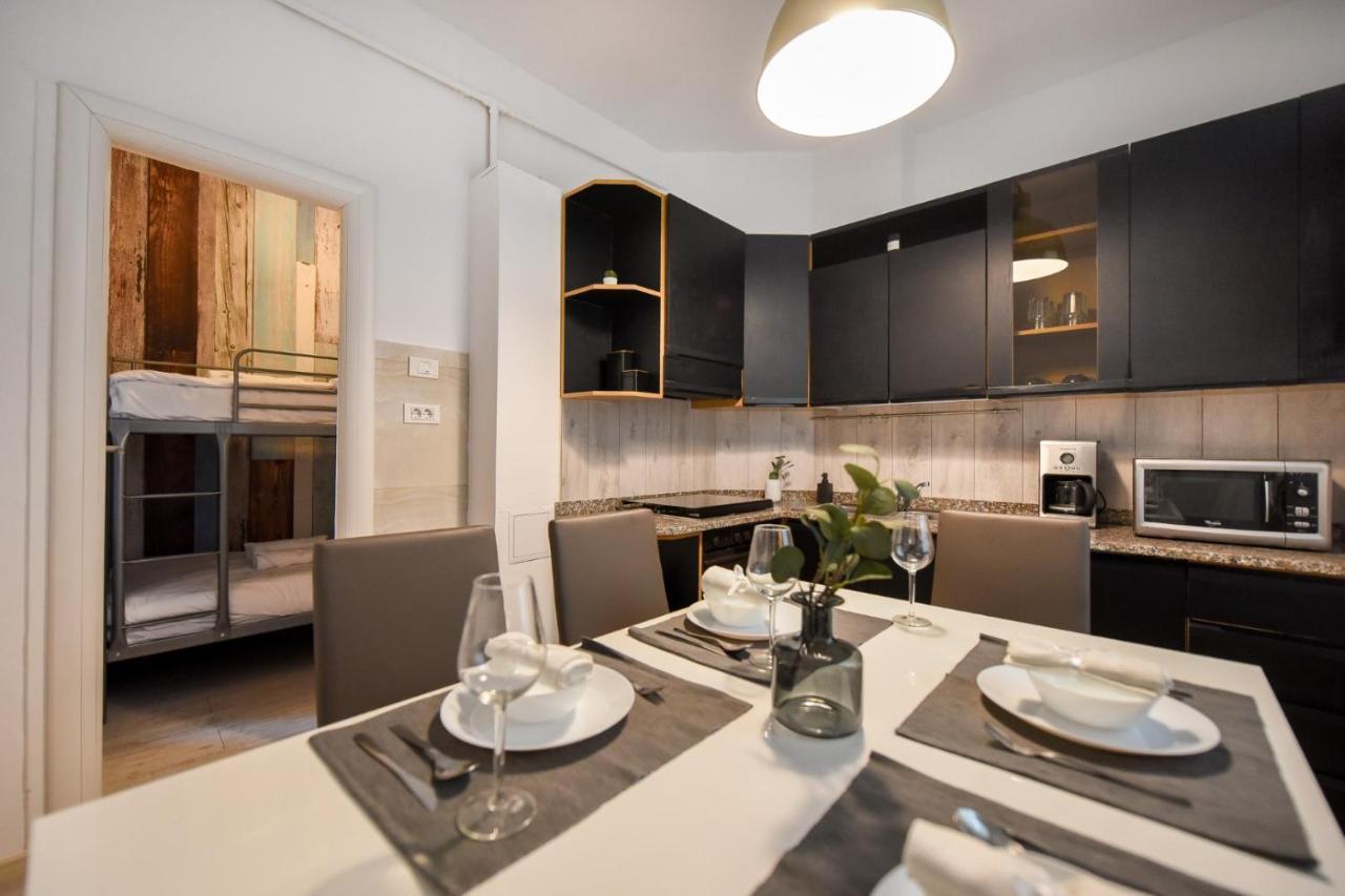 Discover Comfort: Charming & Spacious Apartment In The Old Town Бухарест Экстерьер фото