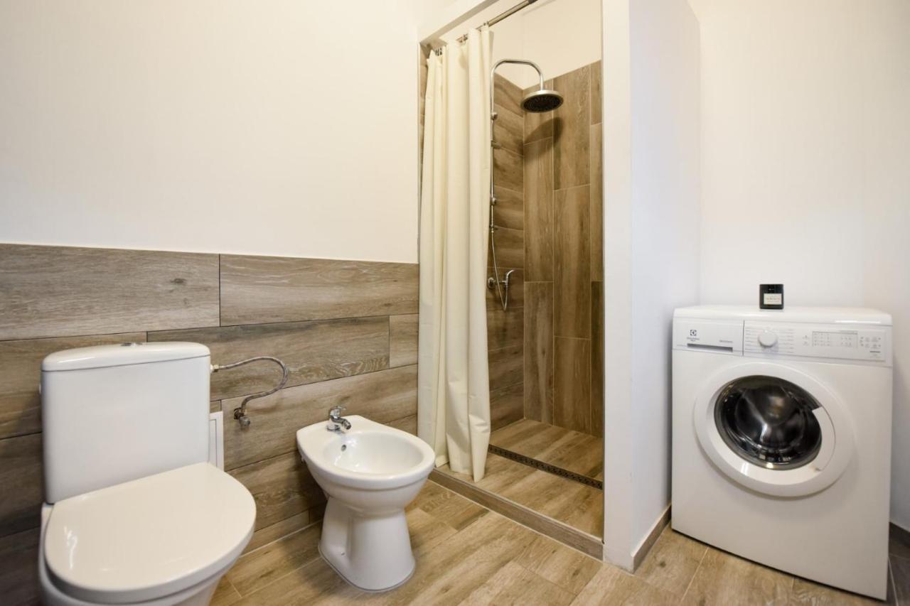Discover Comfort: Charming & Spacious Apartment In The Old Town Бухарест Экстерьер фото