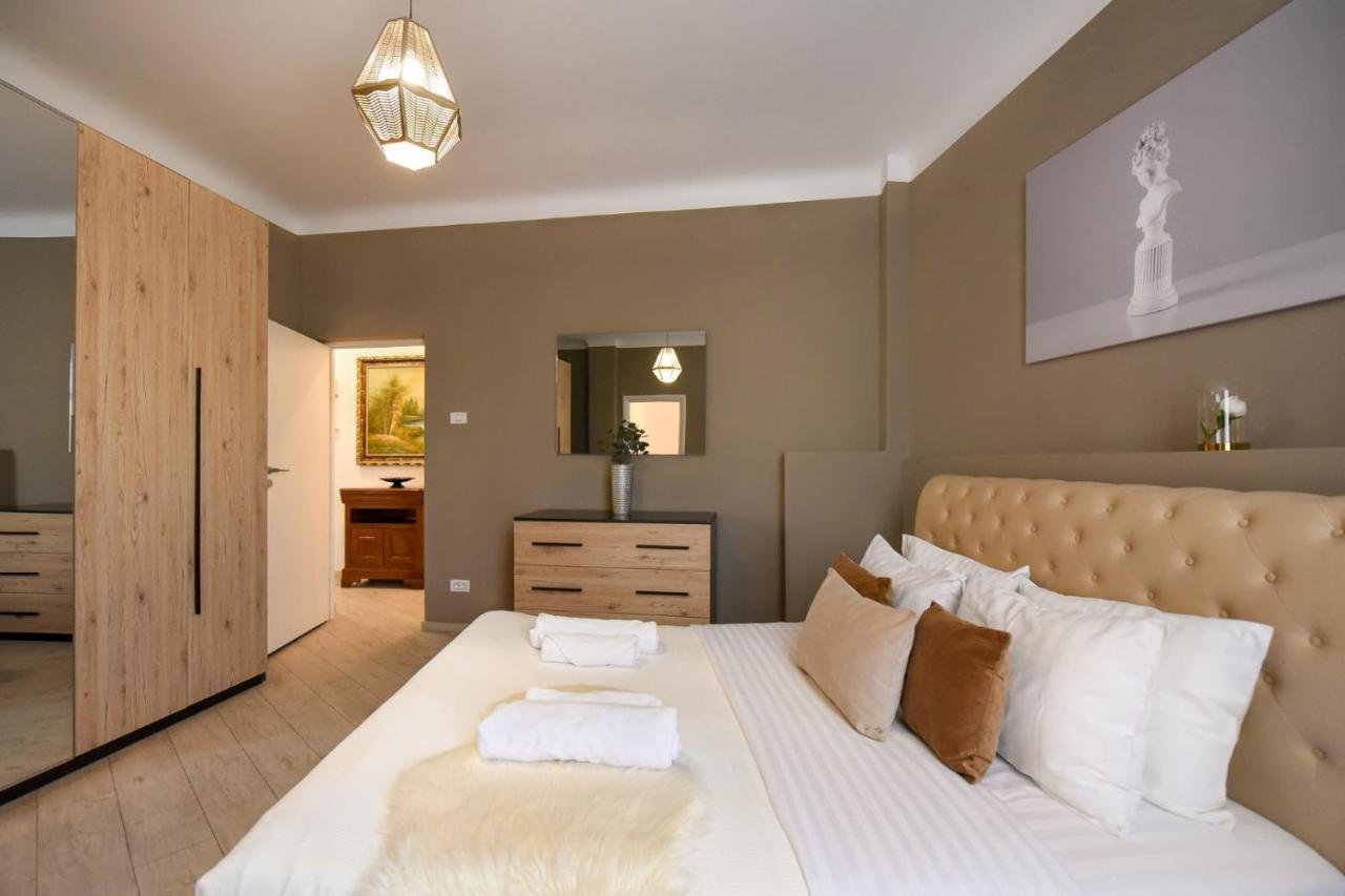 Discover Comfort: Charming & Spacious Apartment In The Old Town Бухарест Экстерьер фото